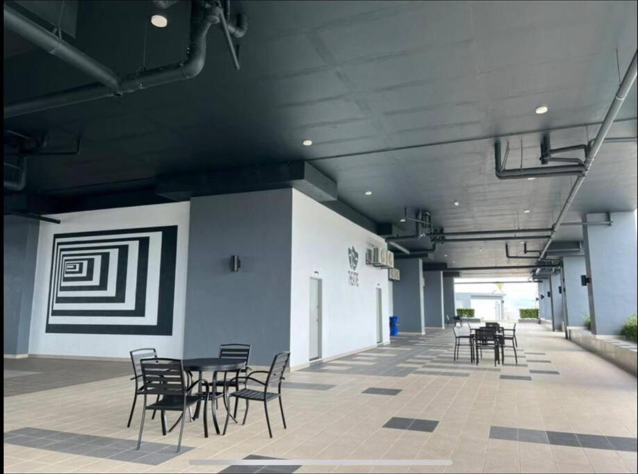 Attractive 3 Bedroom Condo With Pool-D Raudhah Homestay Kajang Dış mekan fotoğraf