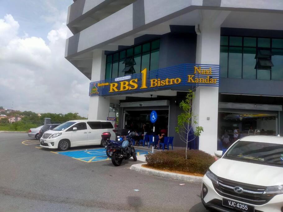 Attractive 3 Bedroom Condo With Pool-D Raudhah Homestay Kajang Dış mekan fotoğraf